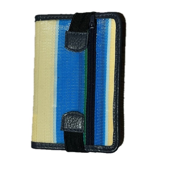 Tote Le Monde Woven Colorful Striped Smartphone Wallet - Picture 9 of 10